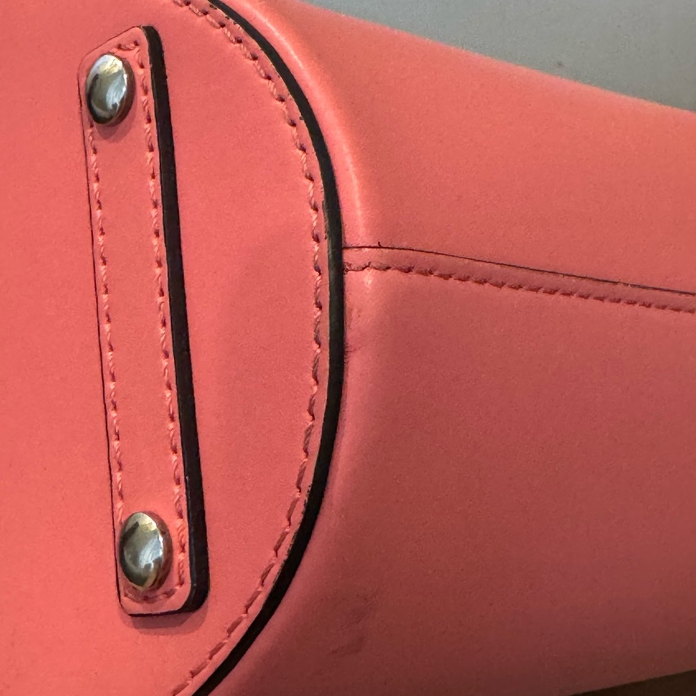 Burberry small leather bucket bag - Picture 7 of 16